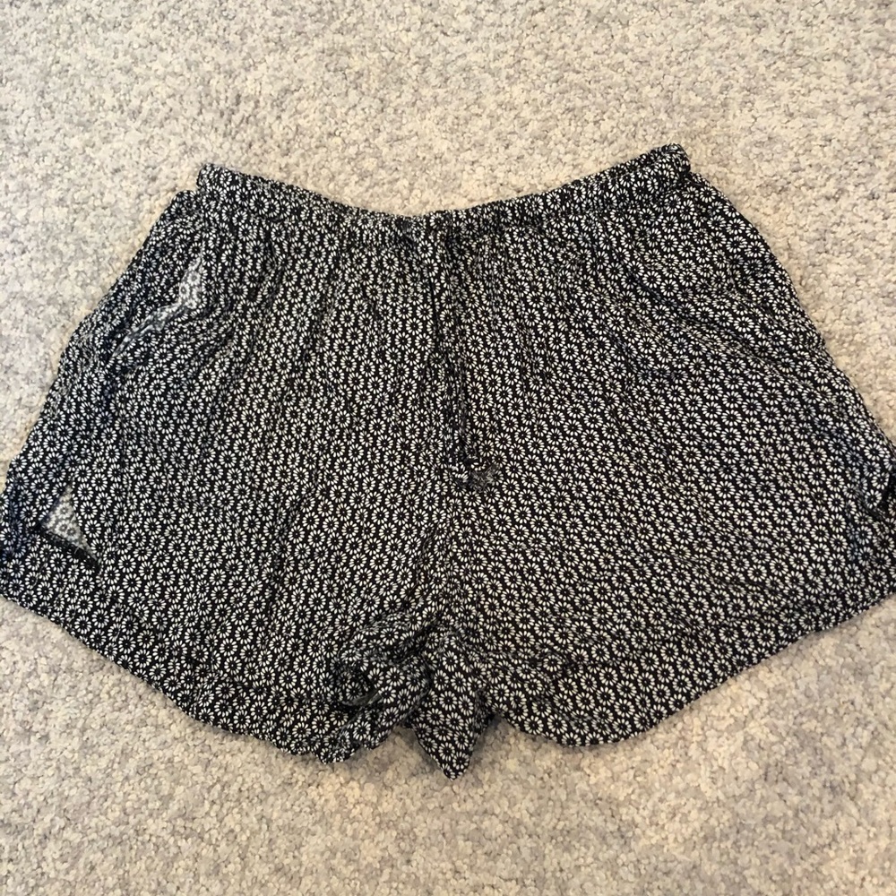 BRANDY MELVILLE DAISY SHORTS